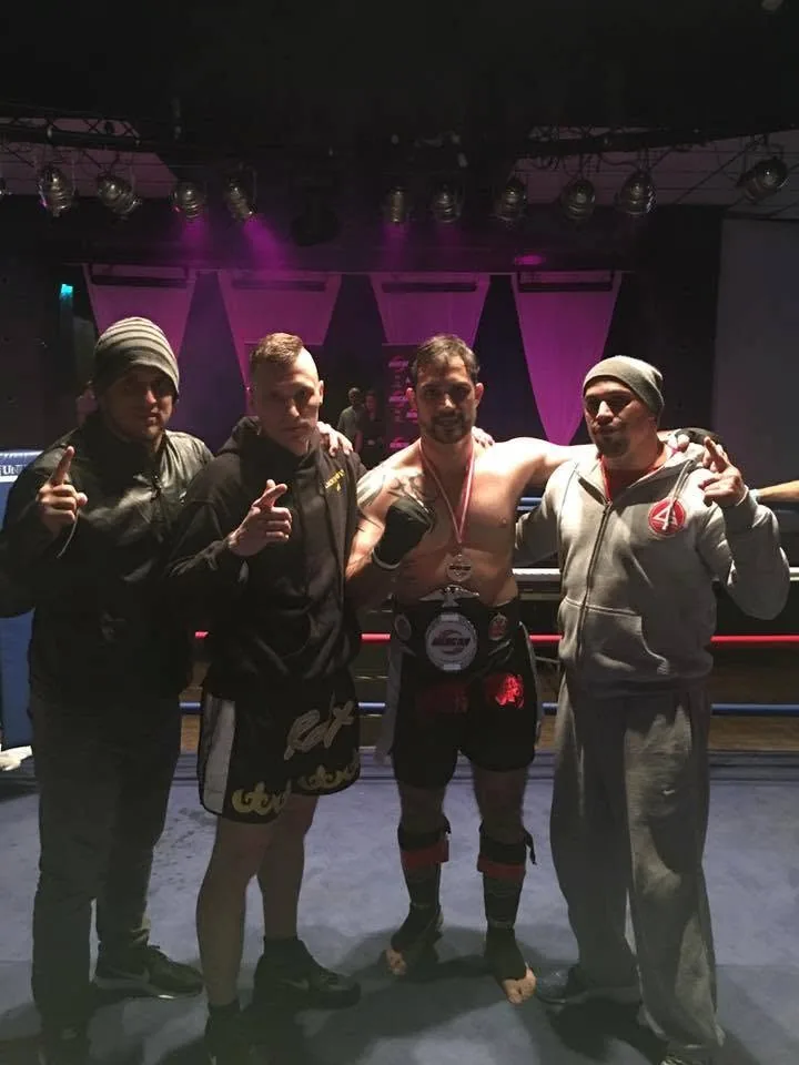 Equipe com campeão britânico de K1