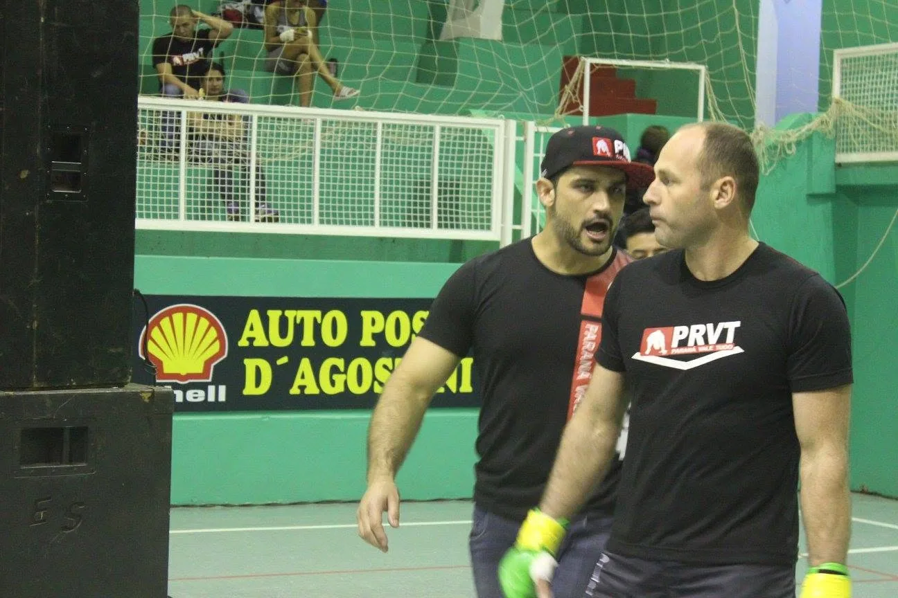 Integrantes da equipe durante competição